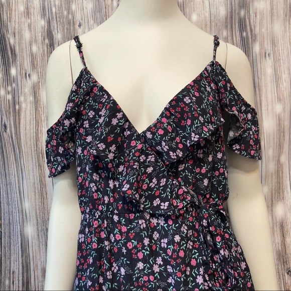 Lovers & Friends Wrap Top - Picture 2 of 12